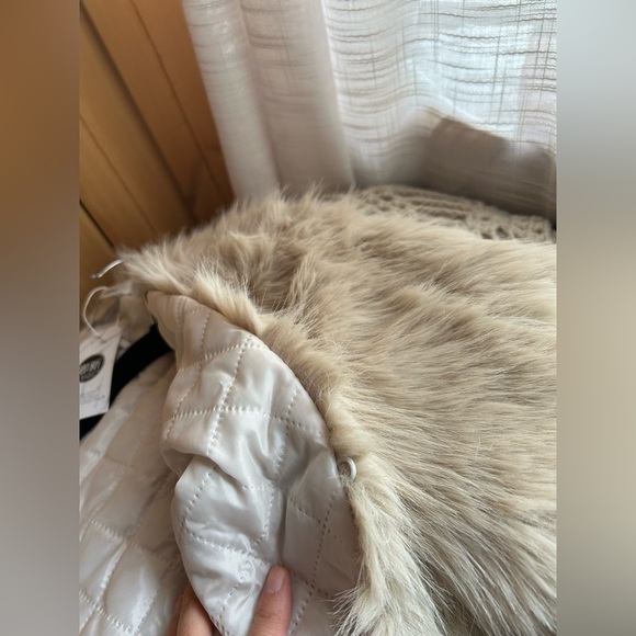 NWT - Faux Fur crop Jacket - Tan - Picture 3 of 4